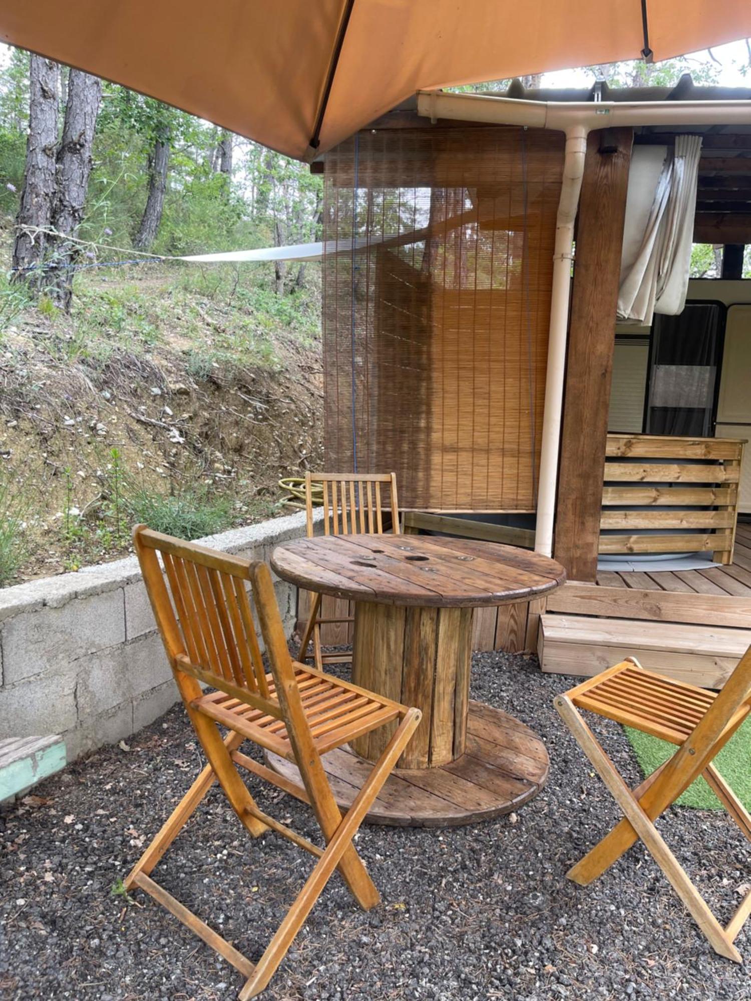 Caravanes De Provence Aiglun  Экстерьер фото